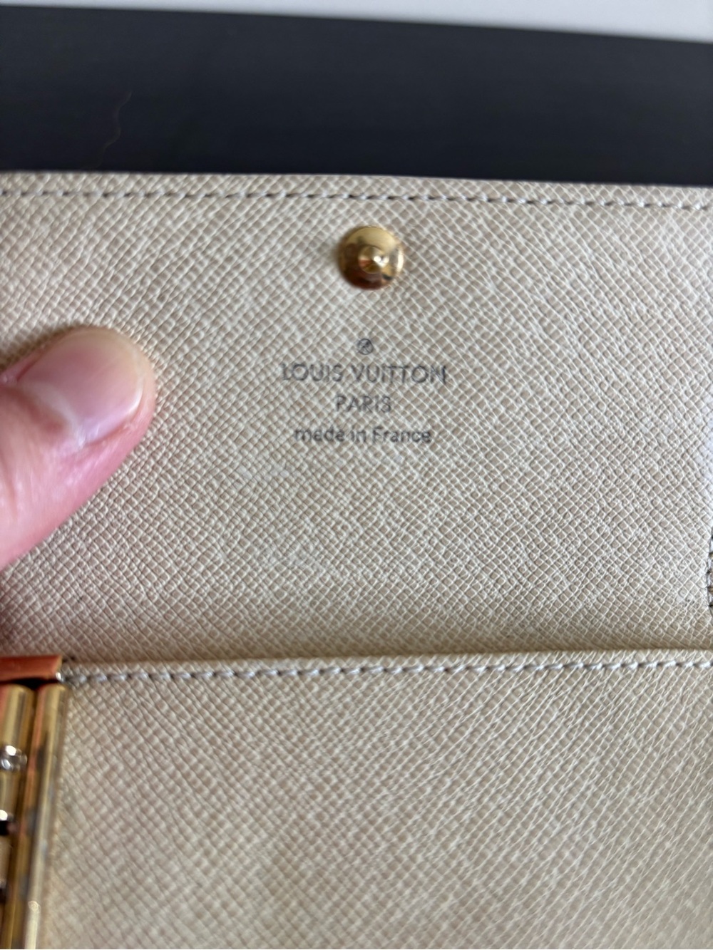 ✨Preloved✨ Louis Vuitton Damier Azur 6 Key Holder - Picture 5 of 13